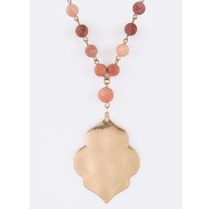 Stone Beads Hammered Quatrefoil Pendant Necklace